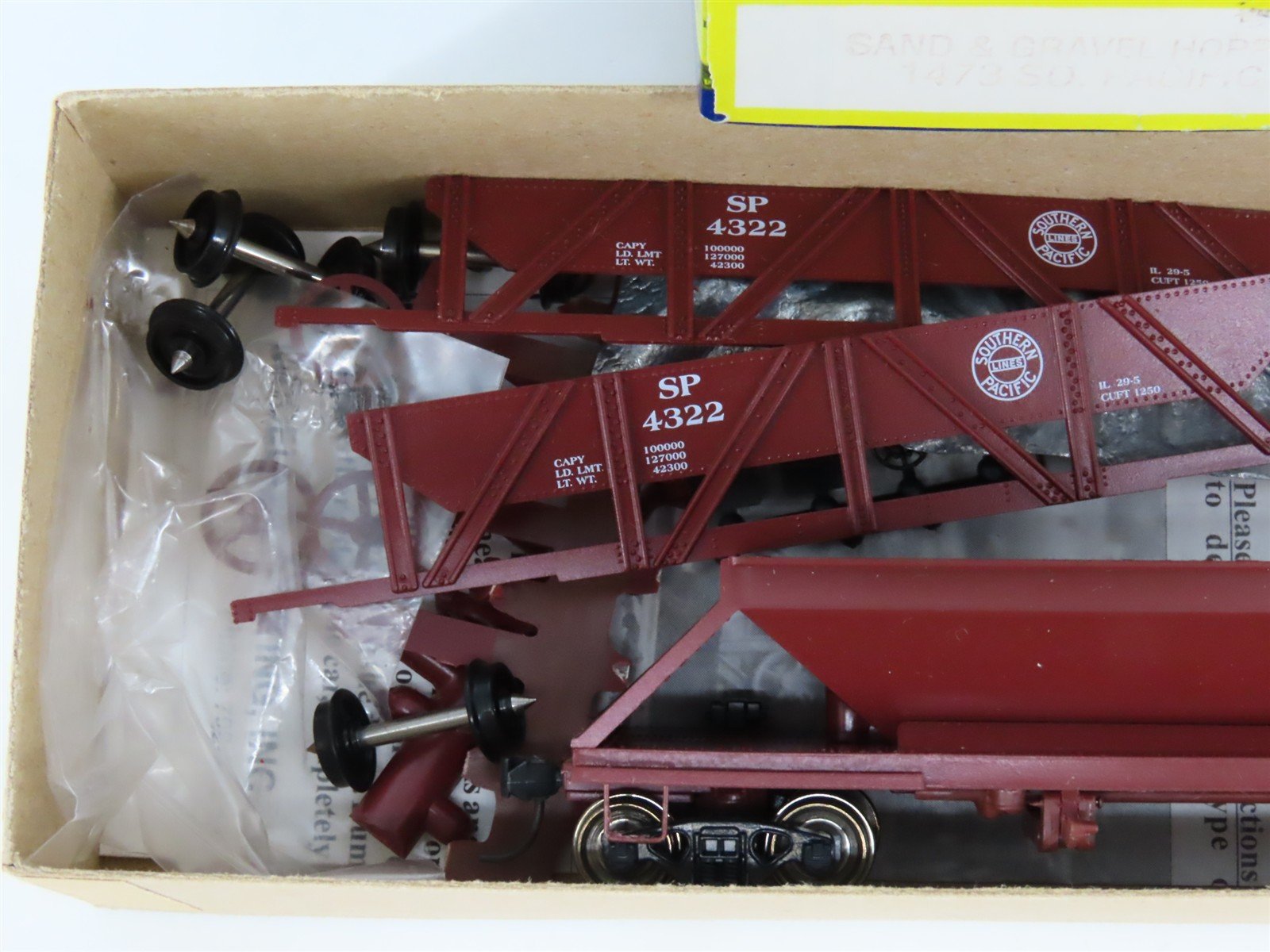 HO Scale Roundhouse Kit 1473 SP Sand & Gravel Hopper #4322 Partially Assembled