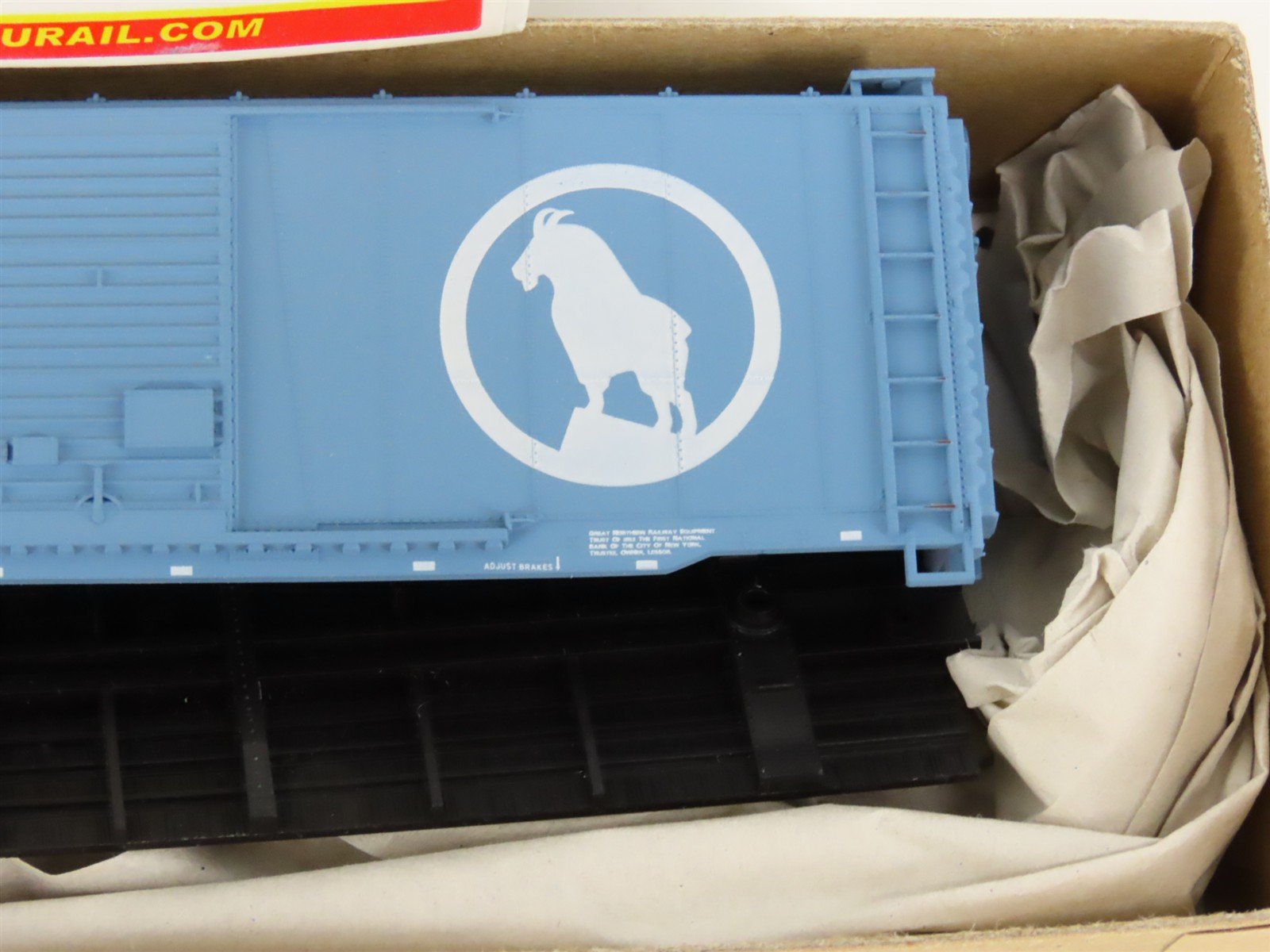 HO Scale Accurail Kit 3807 GN Great Northern Big Sky Blue 40' Box Car #12734