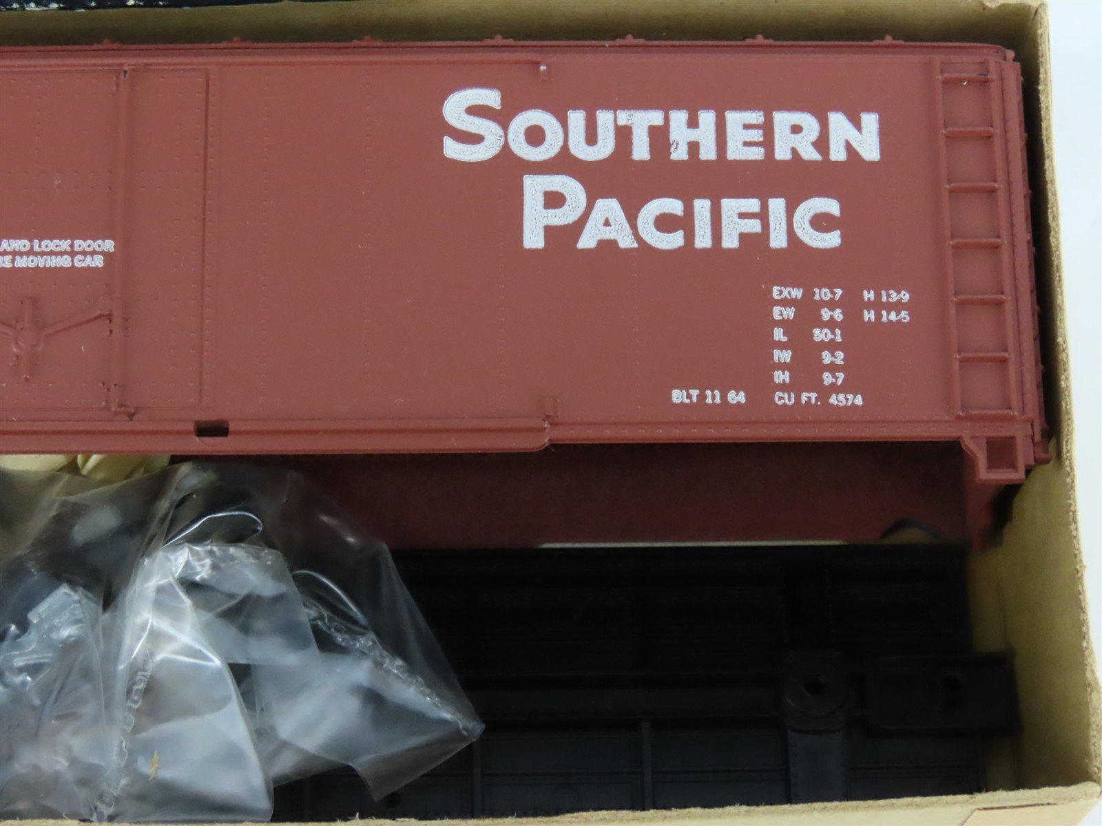 HO Scale Roundhouse Kit SP Southern Pacific Plug Door Box Car No Road #
