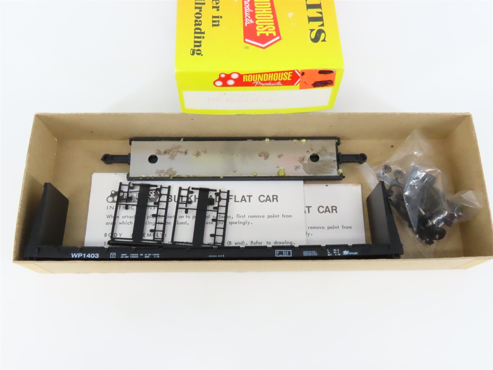 HO Scale Roundhouse Kit 1312 WP Western Pacific 50' Bulkhead Flat Car #1403