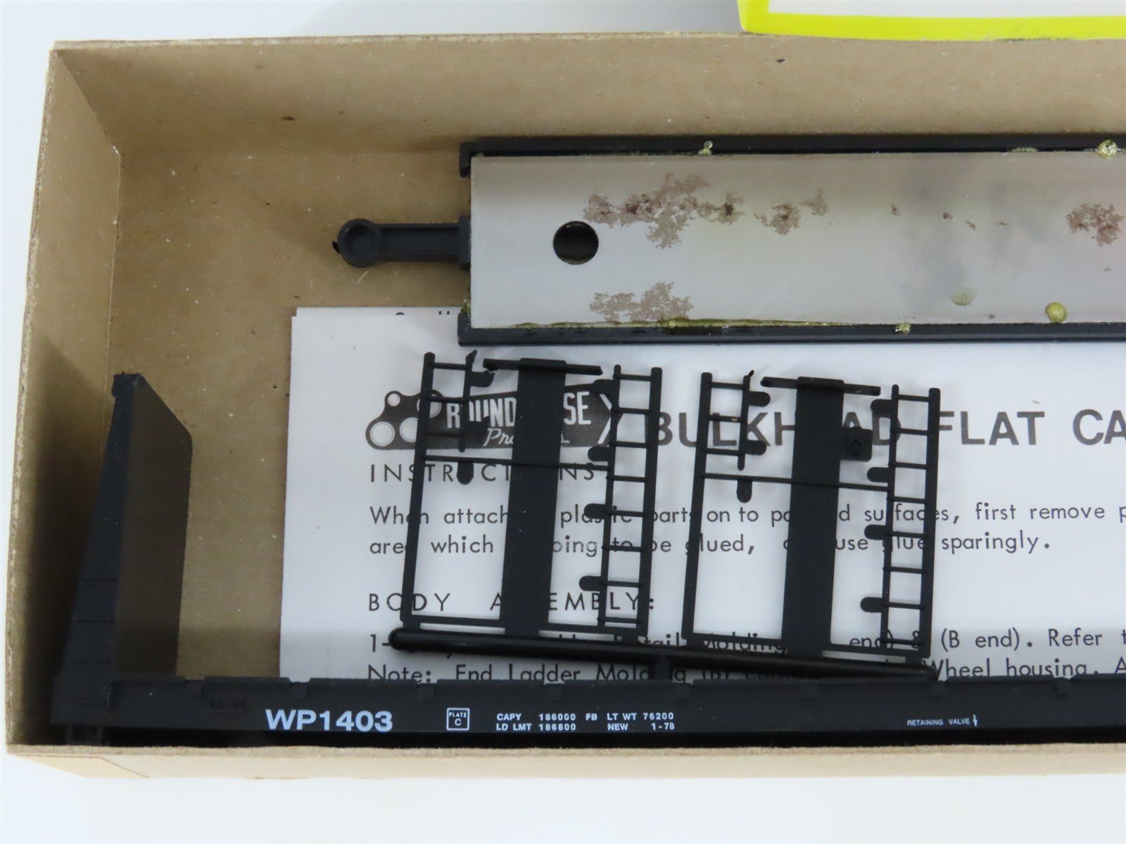 HO Scale Roundhouse Kit 1312 WP Western Pacific 50' Bulkhead Flat Car #1403