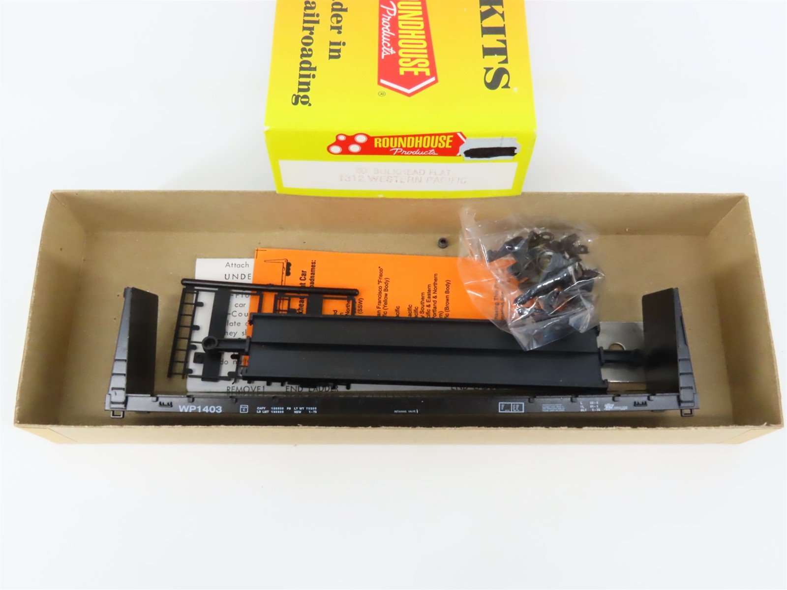 HO Scale Roundhouse Kit 1312 WP Western Pacific 60' Bulkhead Flat Car #1403