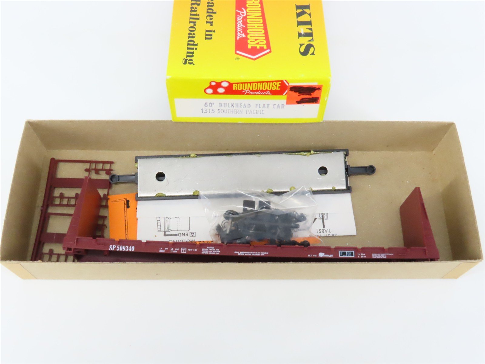 HO Scale Roundhouse Kit 1315 SP Southern Pacific 60' Bulkhead Flat Car #509340