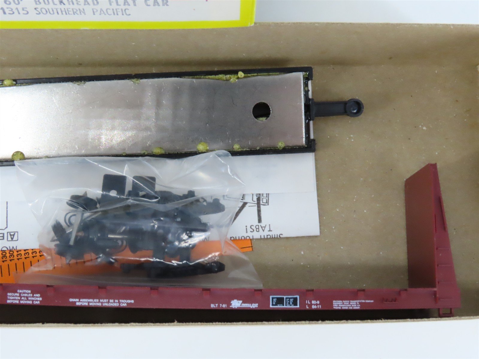 HO Scale Roundhouse Kit 1315 SP Southern Pacific 60' Bulkhead Flat Car #509340