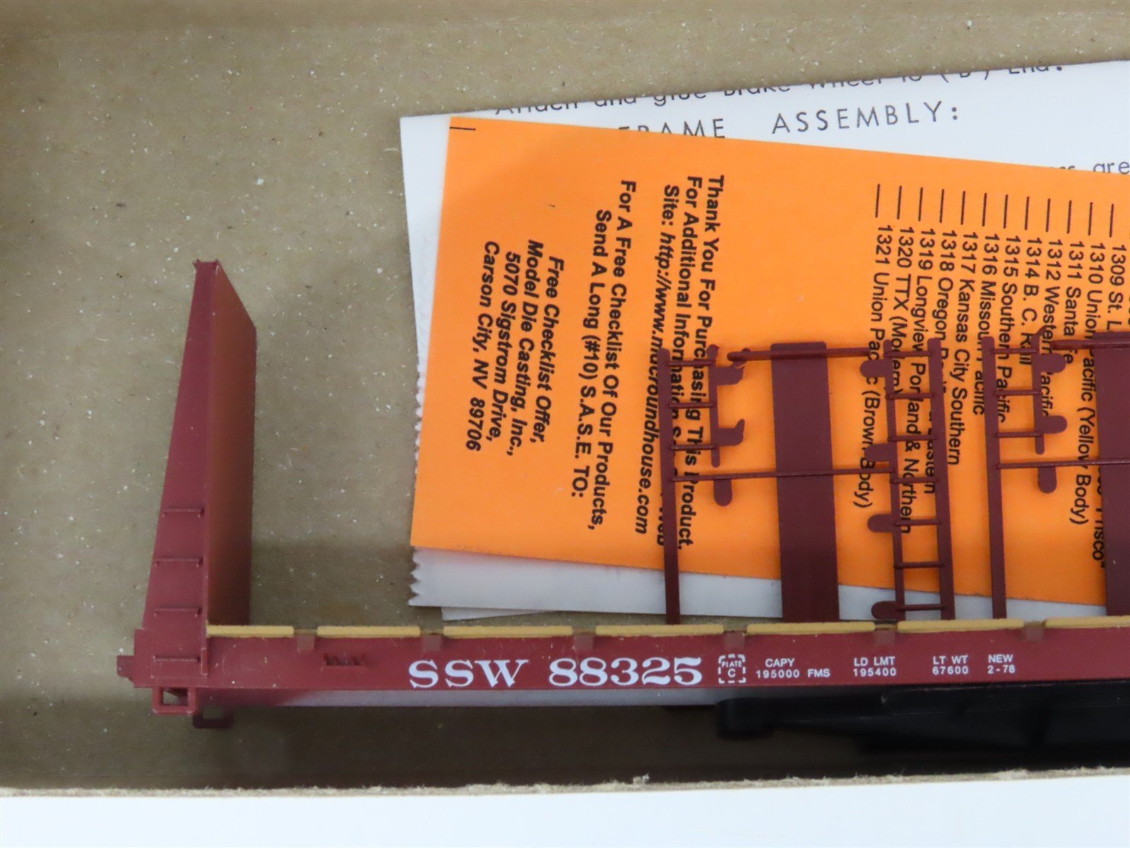 HO Scale Roundhouse Kit 1306 SSW Cotton Belt 60' Bulkhead Flat Car #88325