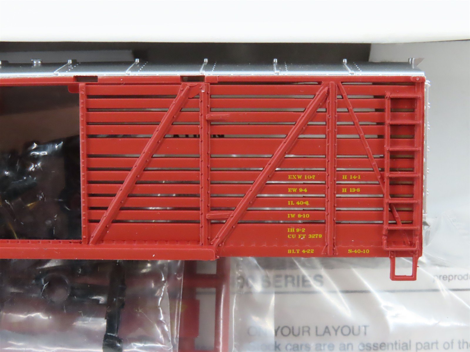 HO Scale Walthers Kit 932-2700 UP Union Pacific Railroad 40' Stock Car #49562