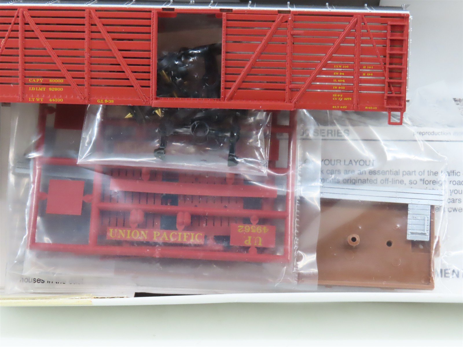 HO Scale Walthers Kit 932-2700 UP Union Pacific Railroad 40' Stock Car #49562