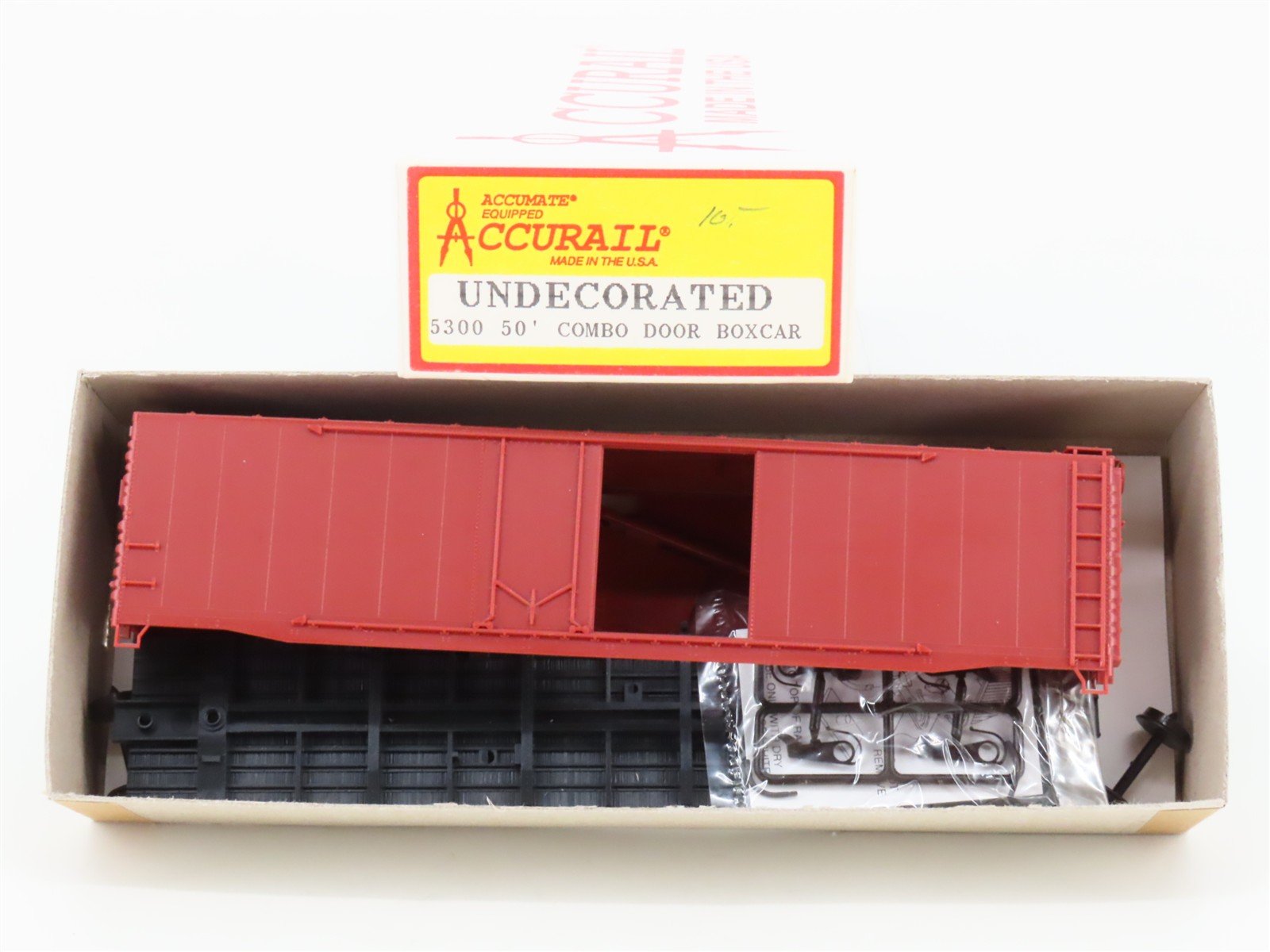 HO Scale Accurail Kit 5300 Undecorated 50' Combination Door Box Car