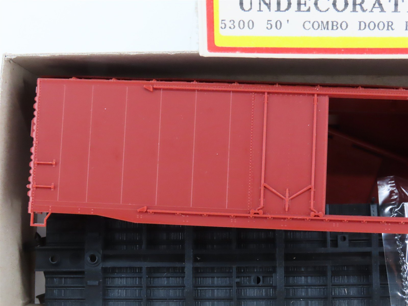 HO Scale Accurail Kit 5300 Undecorated 50' Combination Door Box Car