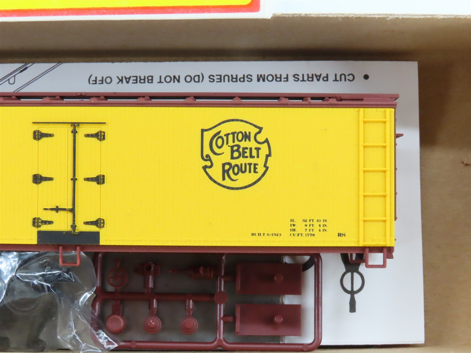 HO Scale Accurail Kit 4828 SSW Cotton Belt Route 40' Wood Reefer #50492