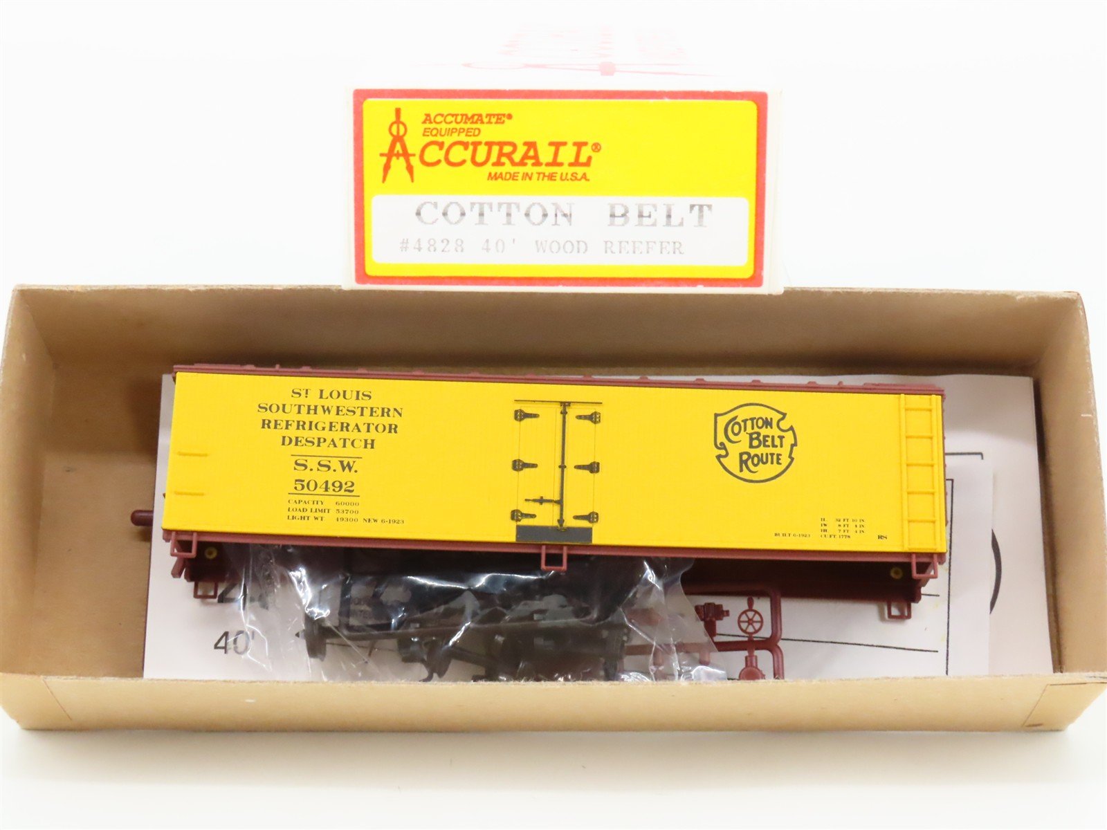 HO Scale Accurail Kit 4828 SSW Cotton Belt Route 40' Wood Reefer #50492