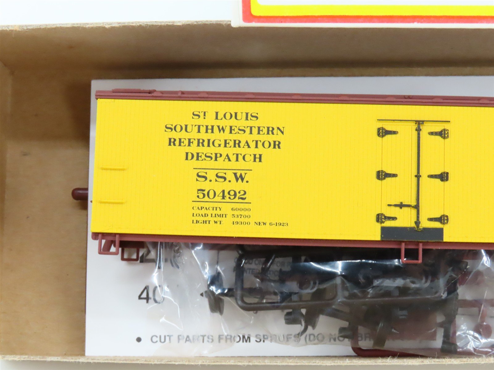 HO Scale Accurail Kit 4828 SSW Cotton Belt Route 40' Wood Reefer #50492