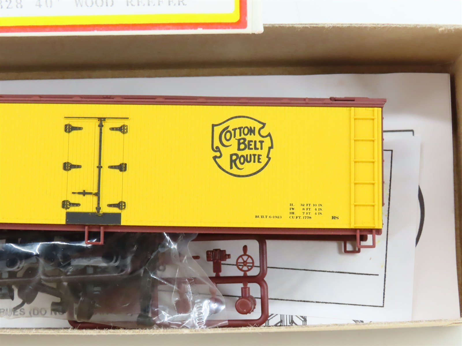 HO Scale Accurail Kit 4828 SSW Cotton Belt Route 40' Wood Reefer #50492