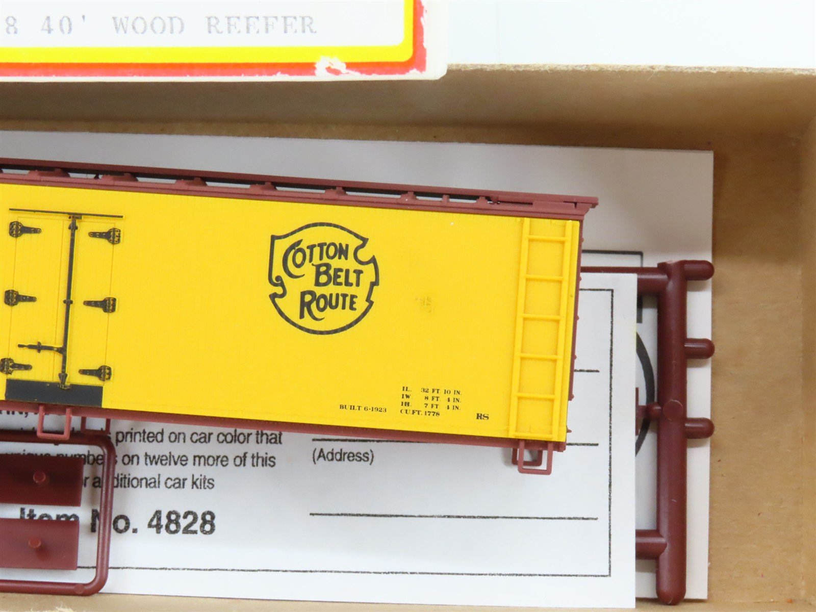 HO Scale Accurail Kit 4828 SSW Cotton Belt Route 40' Wood Reefer #50492