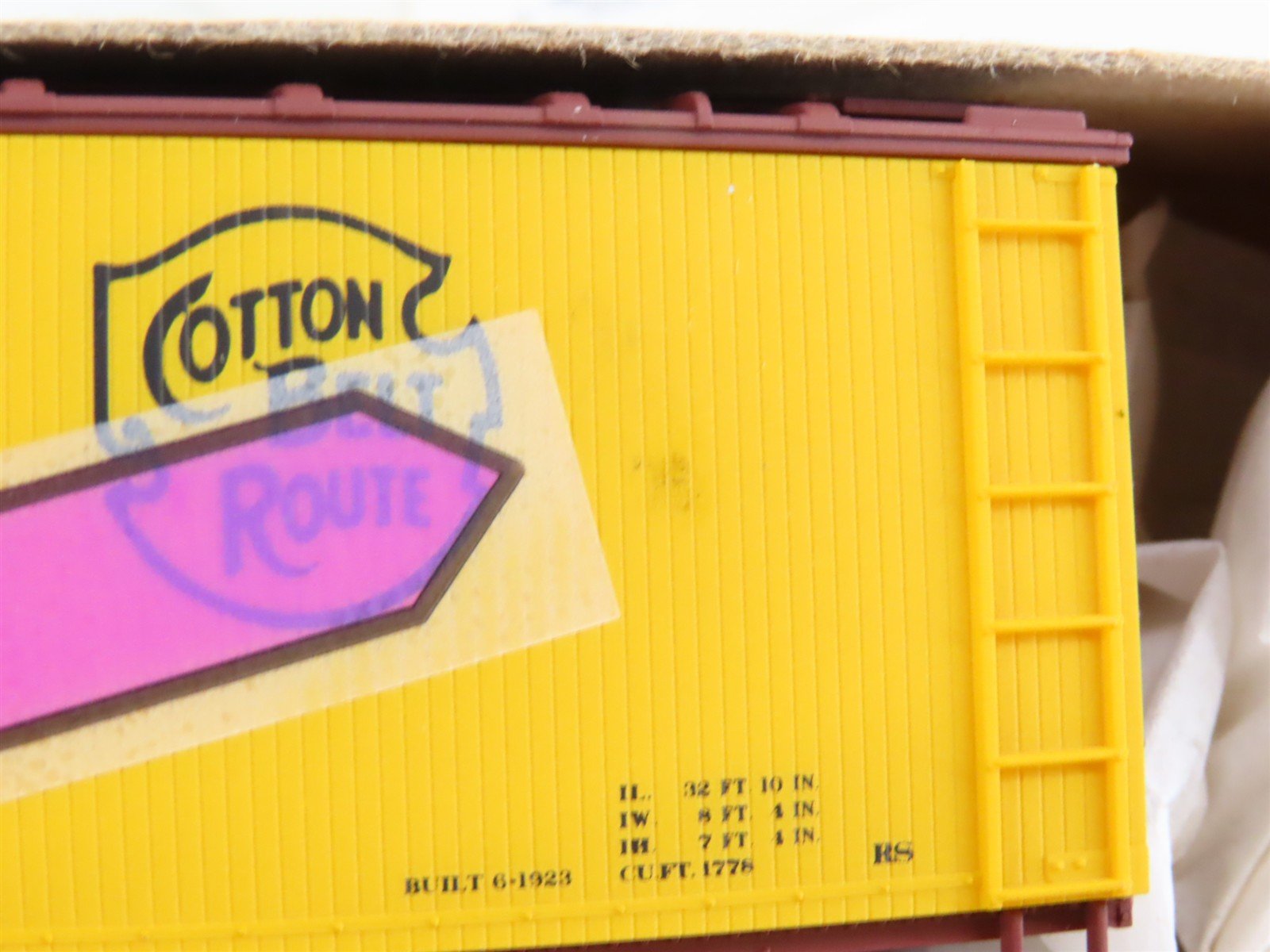 HO Scale Accurail Kit 4828 SSW Cotton Belt Route 40' Wood Reefer #50492