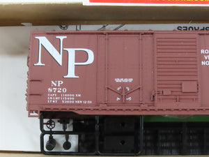 HO Accurail Kit 3810 NP Northern Pacific 40' Combination Door Box Car #8720