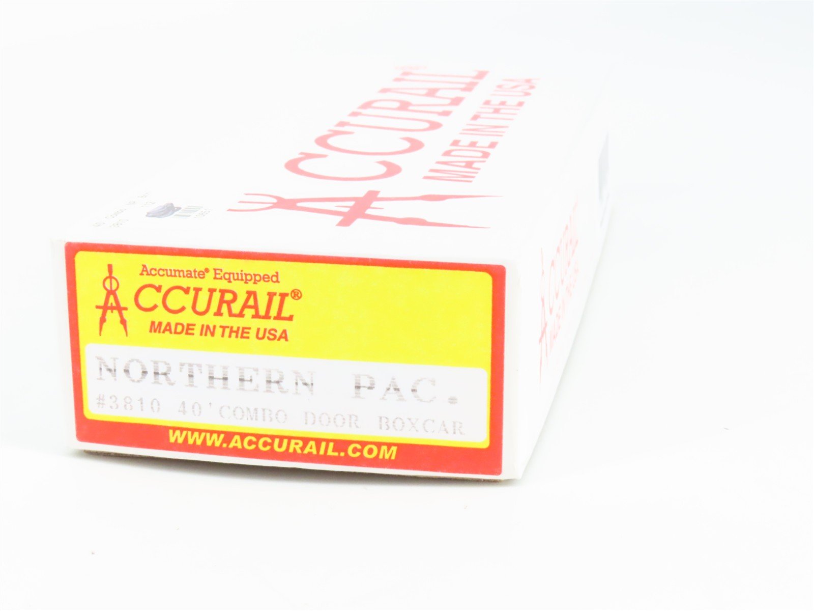 HO Accurail Kit 3810 NP Northern Pacific 40' Combination Door Box Car #8720