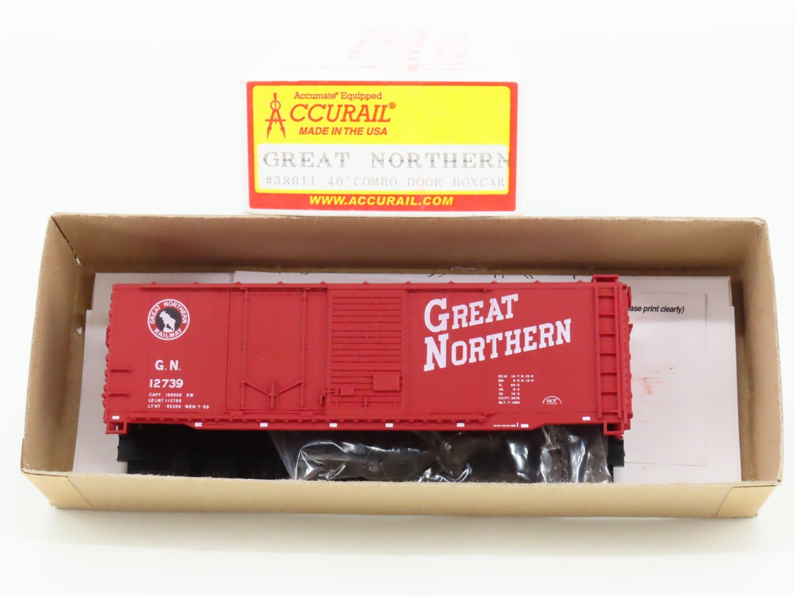 HO Accurail Kit 38011 GN Great Northern 40' Combination Door Box Car #12739
