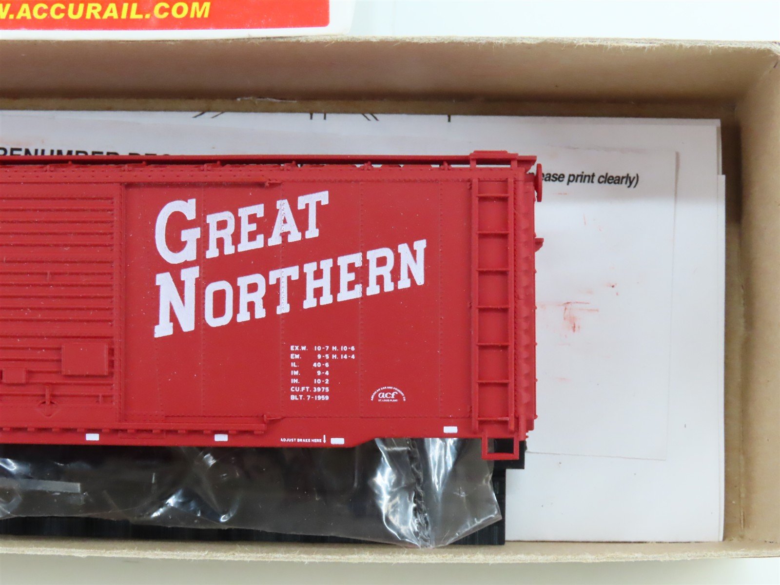 HO Accurail Kit 38011 GN Great Northern 40' Combination Door Box Car #12739