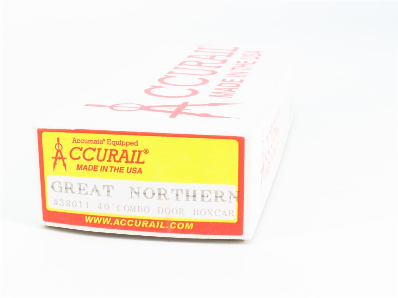 HO Accurail Kit 38011 GN Great Northern 40' Combination Door Box Car #12739