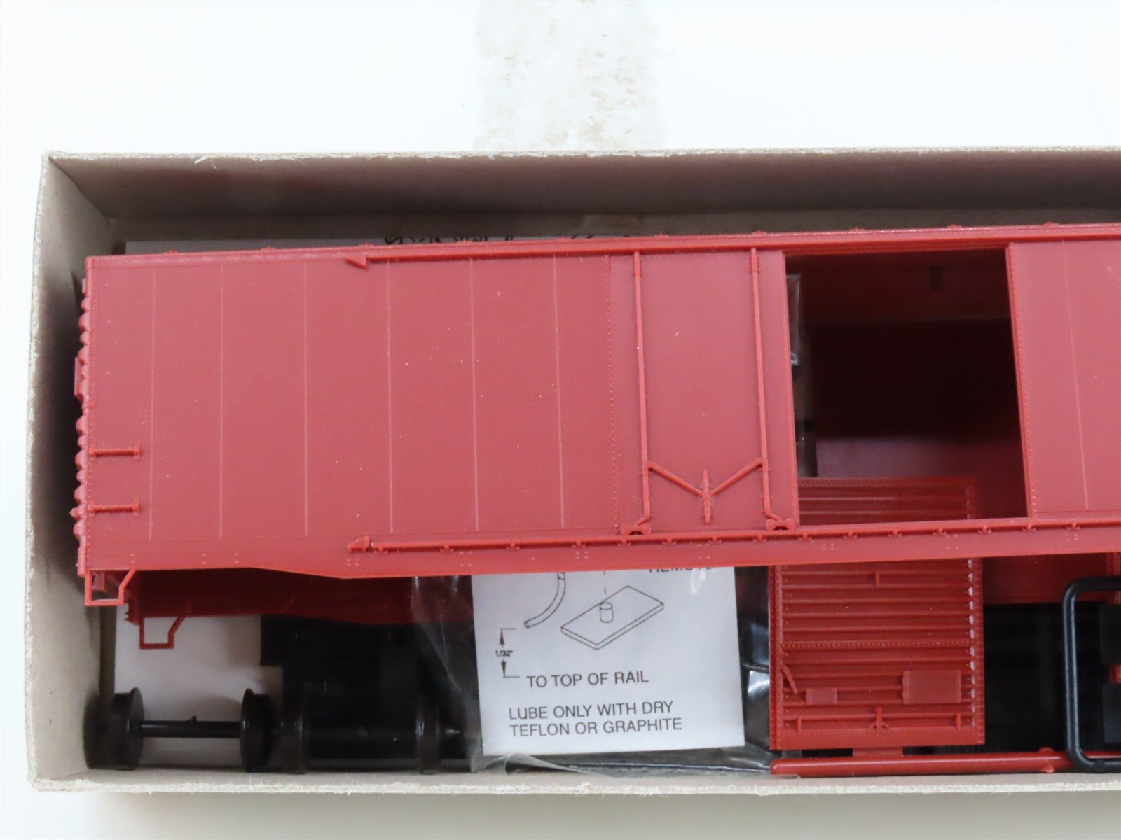 HO Scale Accurail Kit 5300 Undecorated 50' Combination Door Box Car