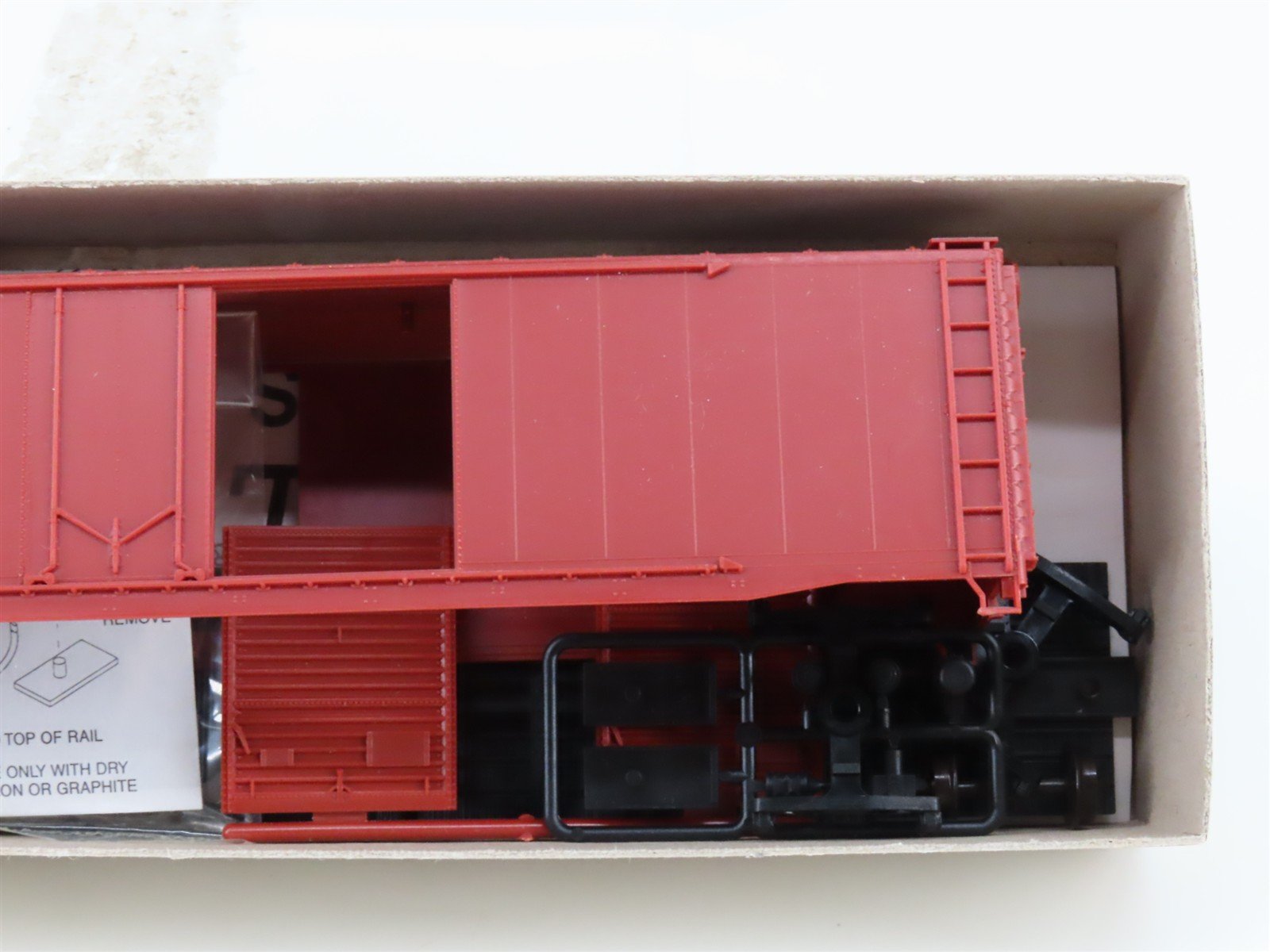 HO Scale Accurail Kit 5300 Undecorated 50' Combination Door Box Car