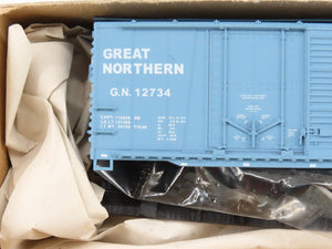 HO Scale Accurail Kit 3807 GN Great Northern 40' Combination Door Box Car #12734