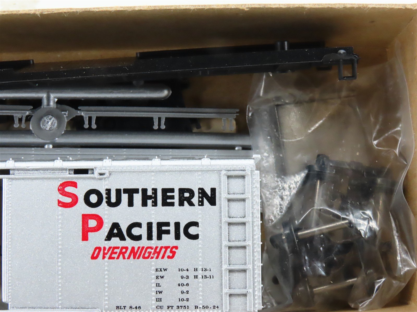 HO Scale Roundhouse Kit 1071 SP Southern Pacific Overnights 40' Box Car #163040