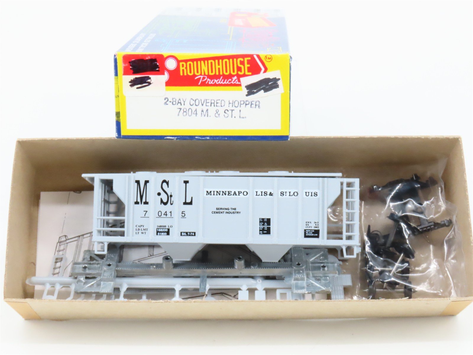 HO Roundhouse Kit 7804 M&STL Minneapolis & St Louis 2-Bay Covered Hopper #70415