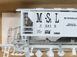 HO Roundhouse Kit 7804 M&STL Minneapolis & St Louis 2-Bay Covered Hopper #70415