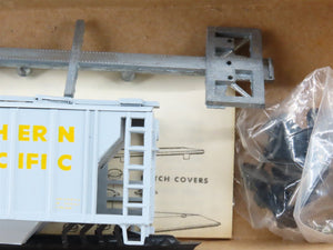 HO Scale Roundhouse 3212 Kit SP Southern Pacific 2-Bay Covered Hopper #401543