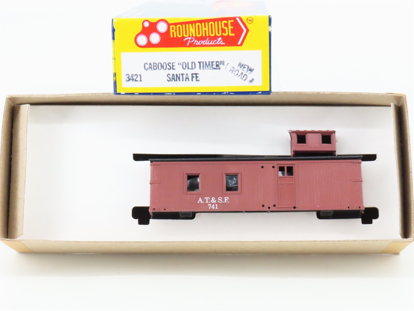 HO Scale Roundhouse Kit 3421 ATSF Santa Fe Railroad Old Timer Caboose #741