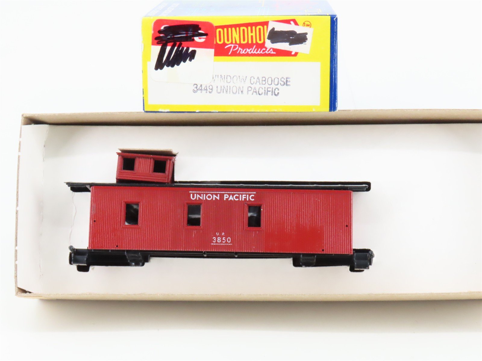 HO Scale Roundhouse Kit 3449 UP Union Pacific Railroad Caboose #3850
