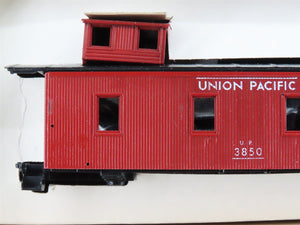HO Scale Roundhouse Kit 3449 UP Union Pacific Railroad Caboose #3850