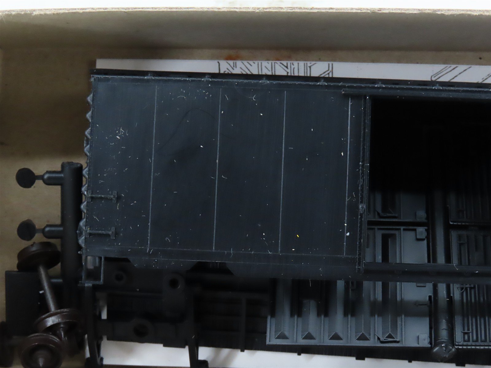 HO Scale Accurail Kit 3400 Undecorated 40' Steel Single Door Box Car