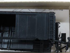 HO Scale Accurail Kit 3400 Undecorated 40' Steel Single Door Box Car