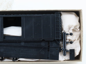 HO Scale Accurail Kit 3400 Undecorated 40' Steel Single Door Box Car