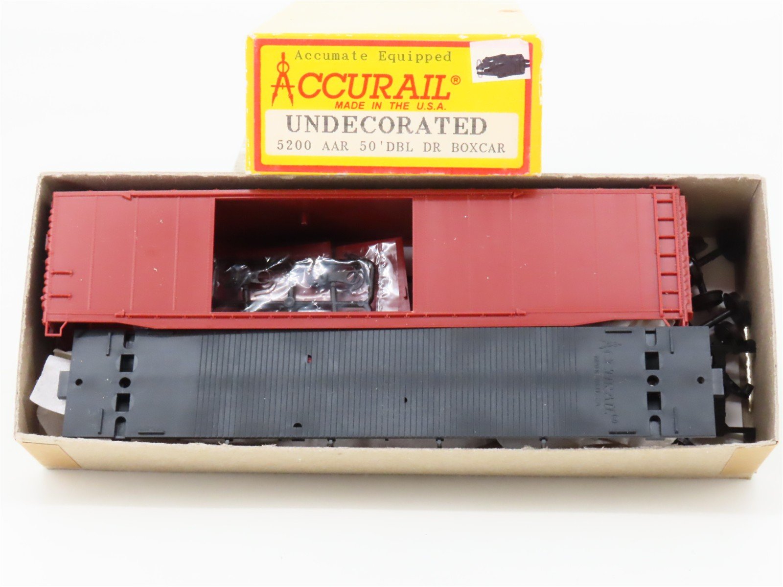 HO Scale Accurail Kit 5200 Undecorated 50' Double Door Box Car