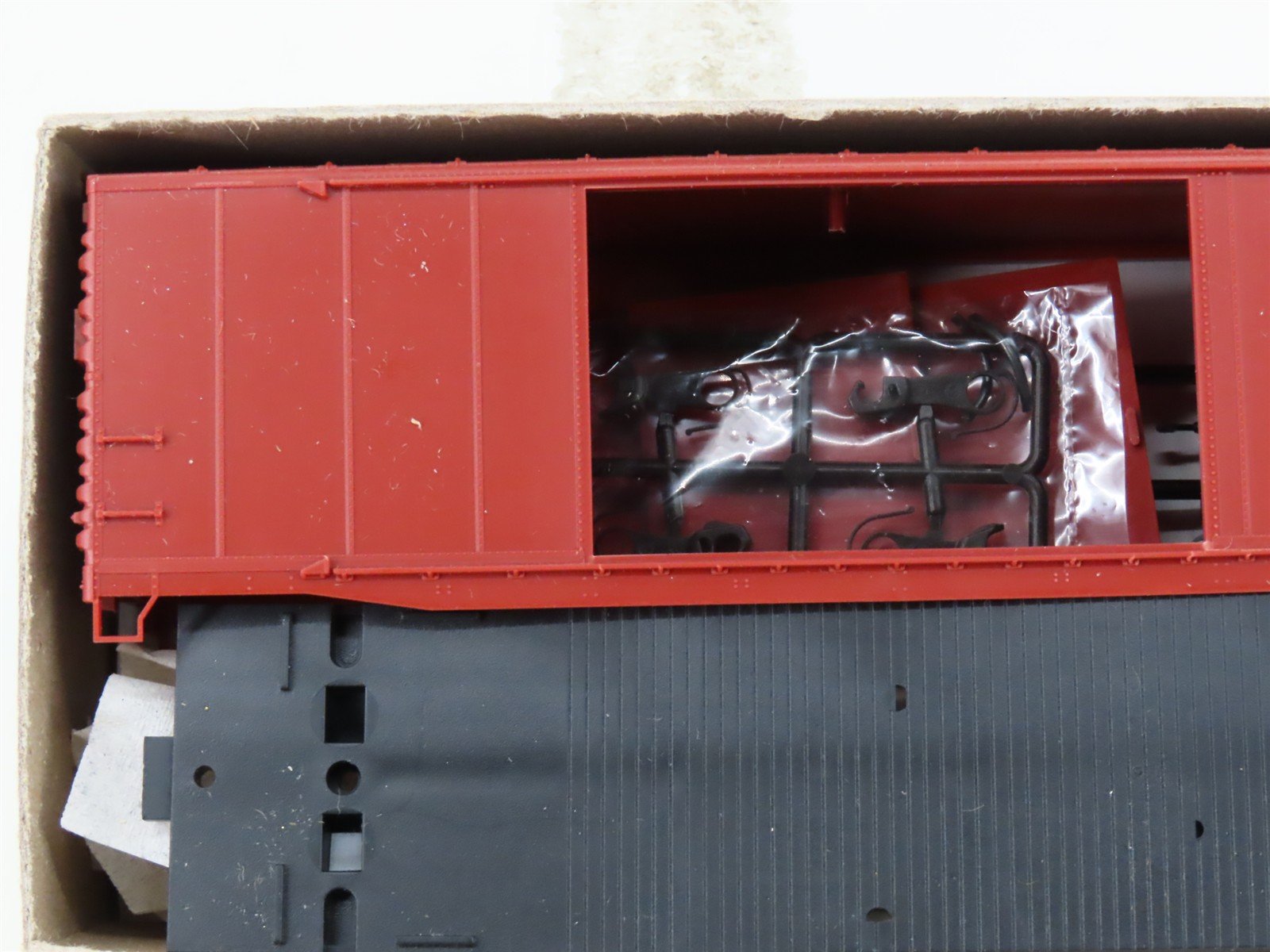 HO Scale Accurail Kit 5200 Undecorated 50' Double Door Box Car