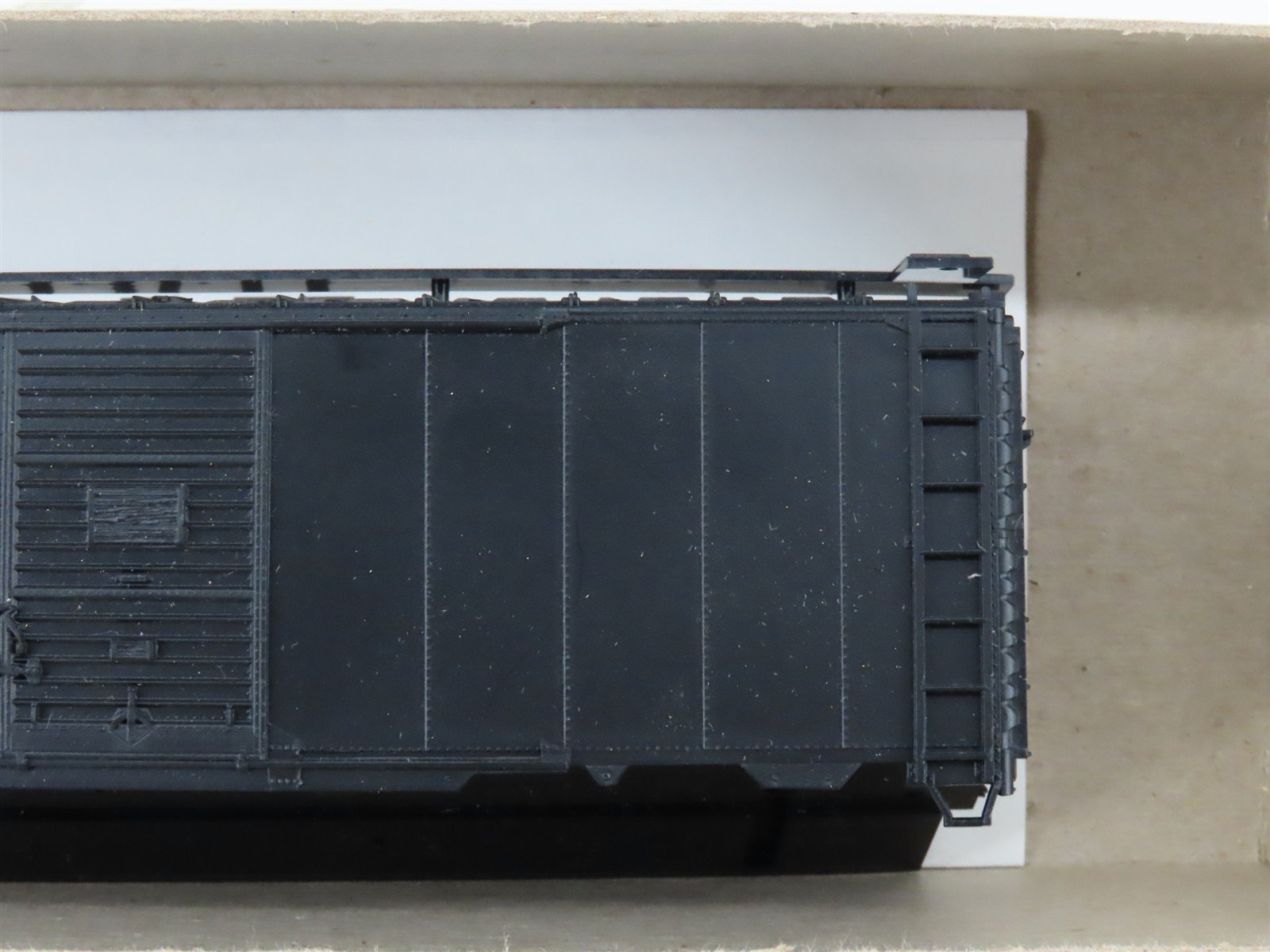 HO Scale Accurail Kit 3200 Undecorated 40' Single Door Steel Box Car
