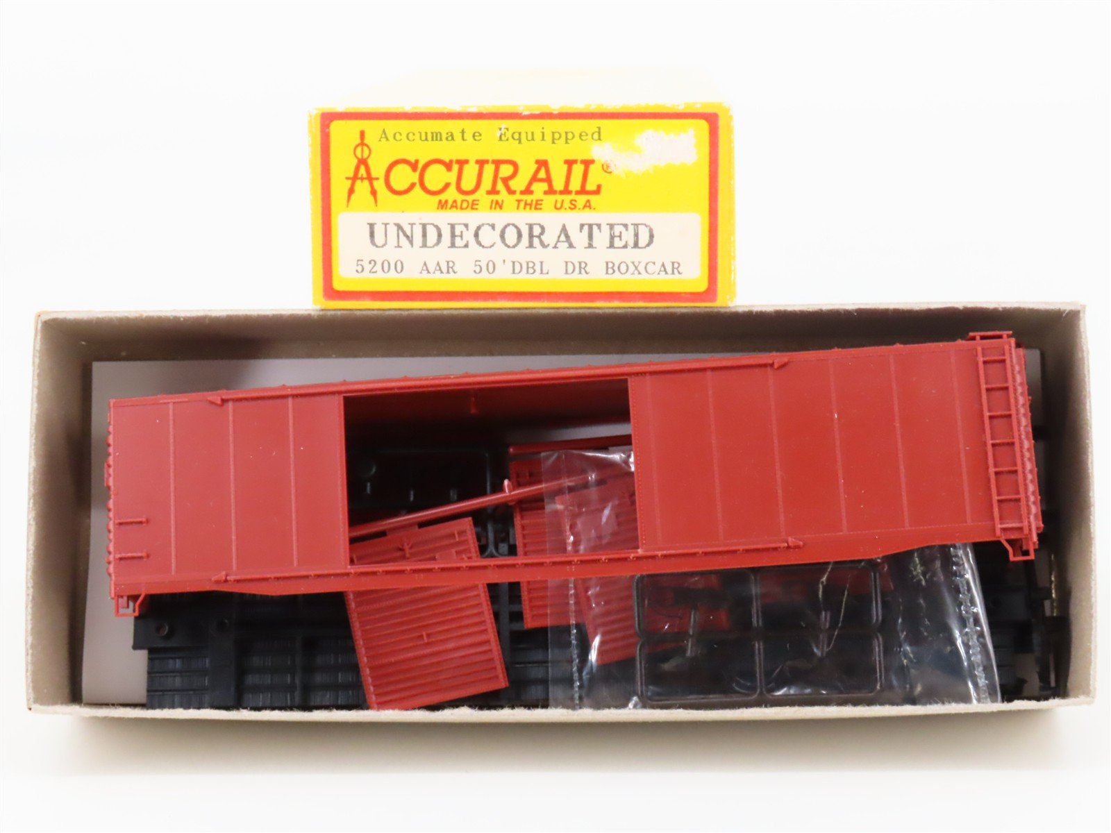 HO Scale Accurail Kit 5200 Undecorated 50' Double Door Box Car