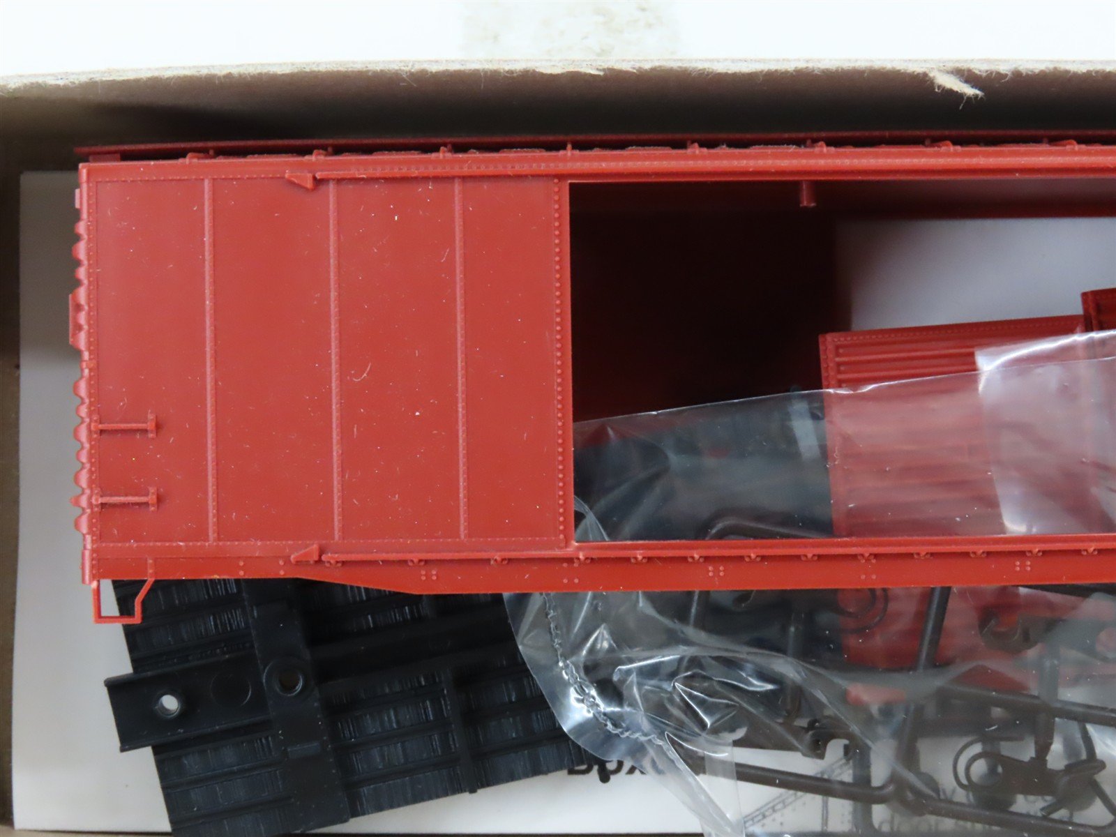 HO Scale Accurail Kit 5200 Undecorated 50' Double Door Box Car