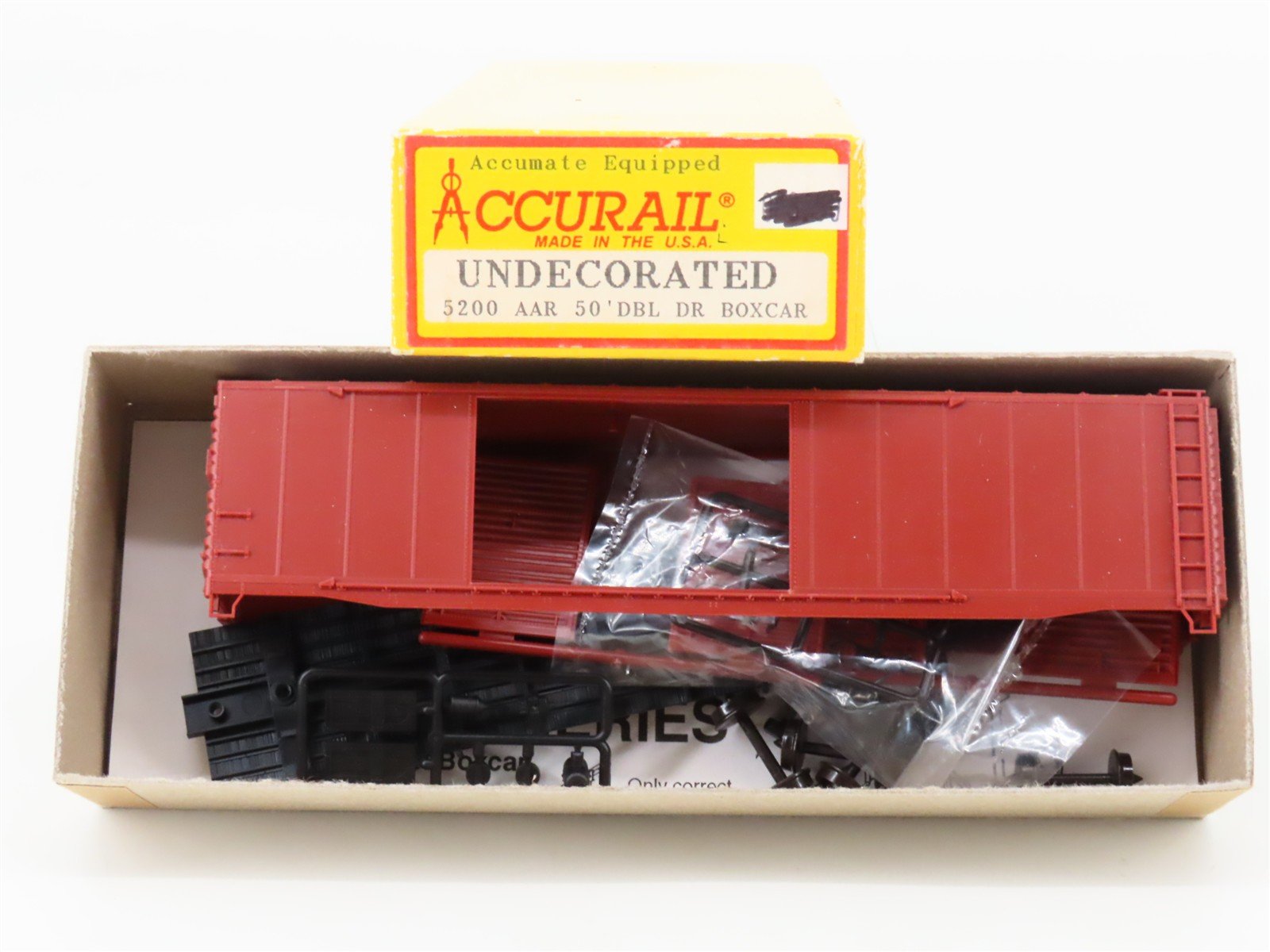 HO Scale Accurail Kit 5200 Undecorated 50' Double Door Box Car