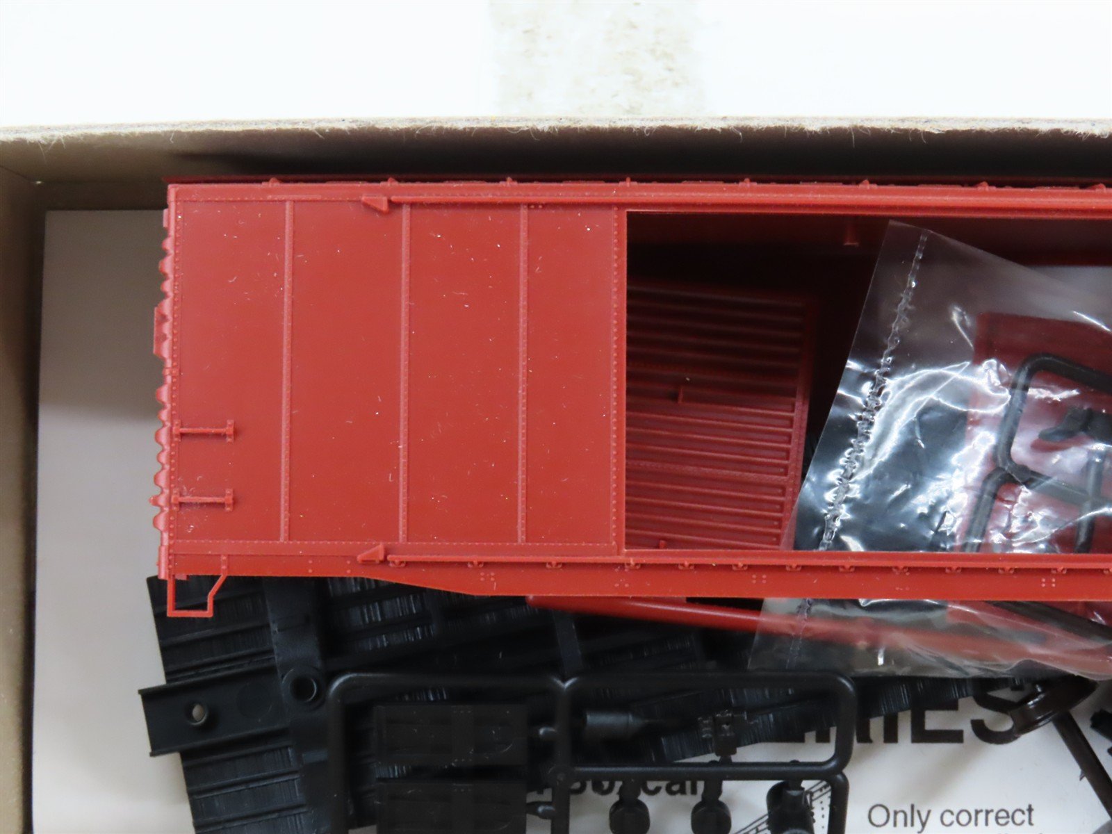HO Scale Accurail Kit 5200 Undecorated 50' Double Door Box Car