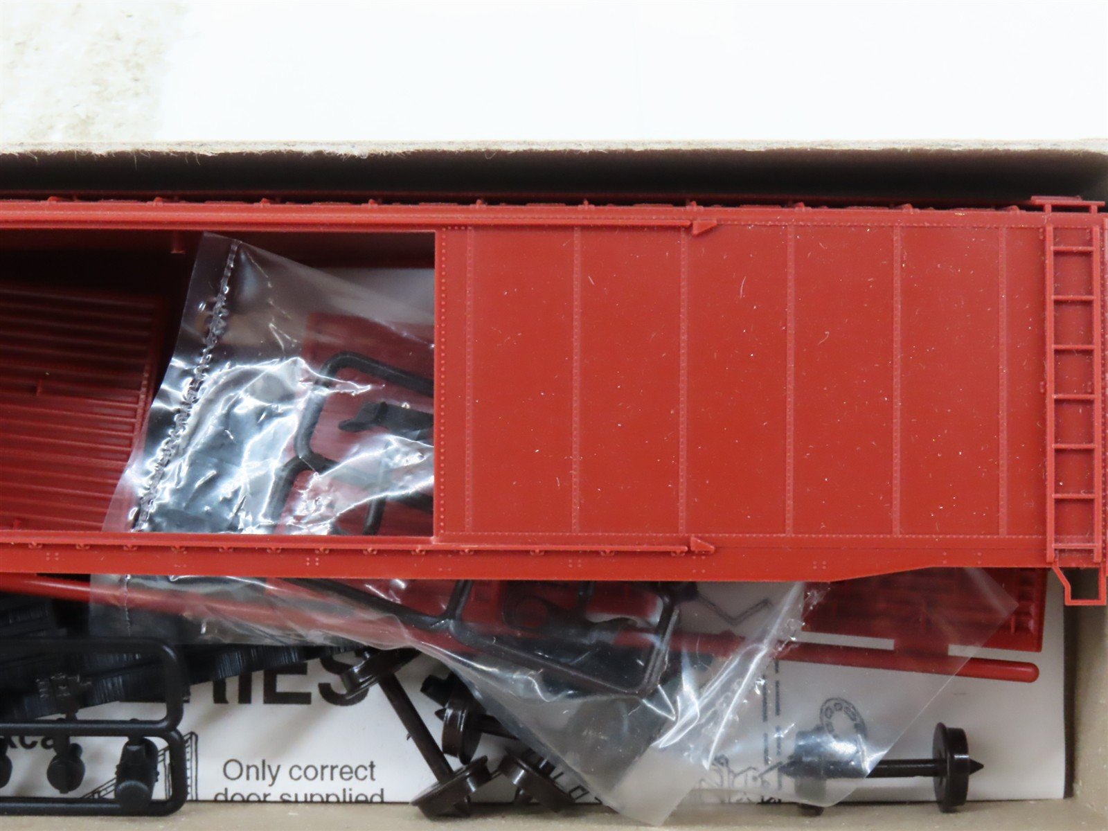 HO Scale Accurail Kit 5200 Undecorated 50' Double Door Box Car