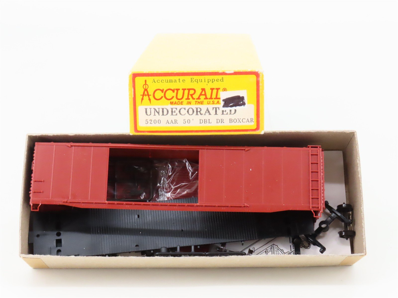 HO Scale Accurail Kit 5200 Undecorated 50' Double Door Box Car