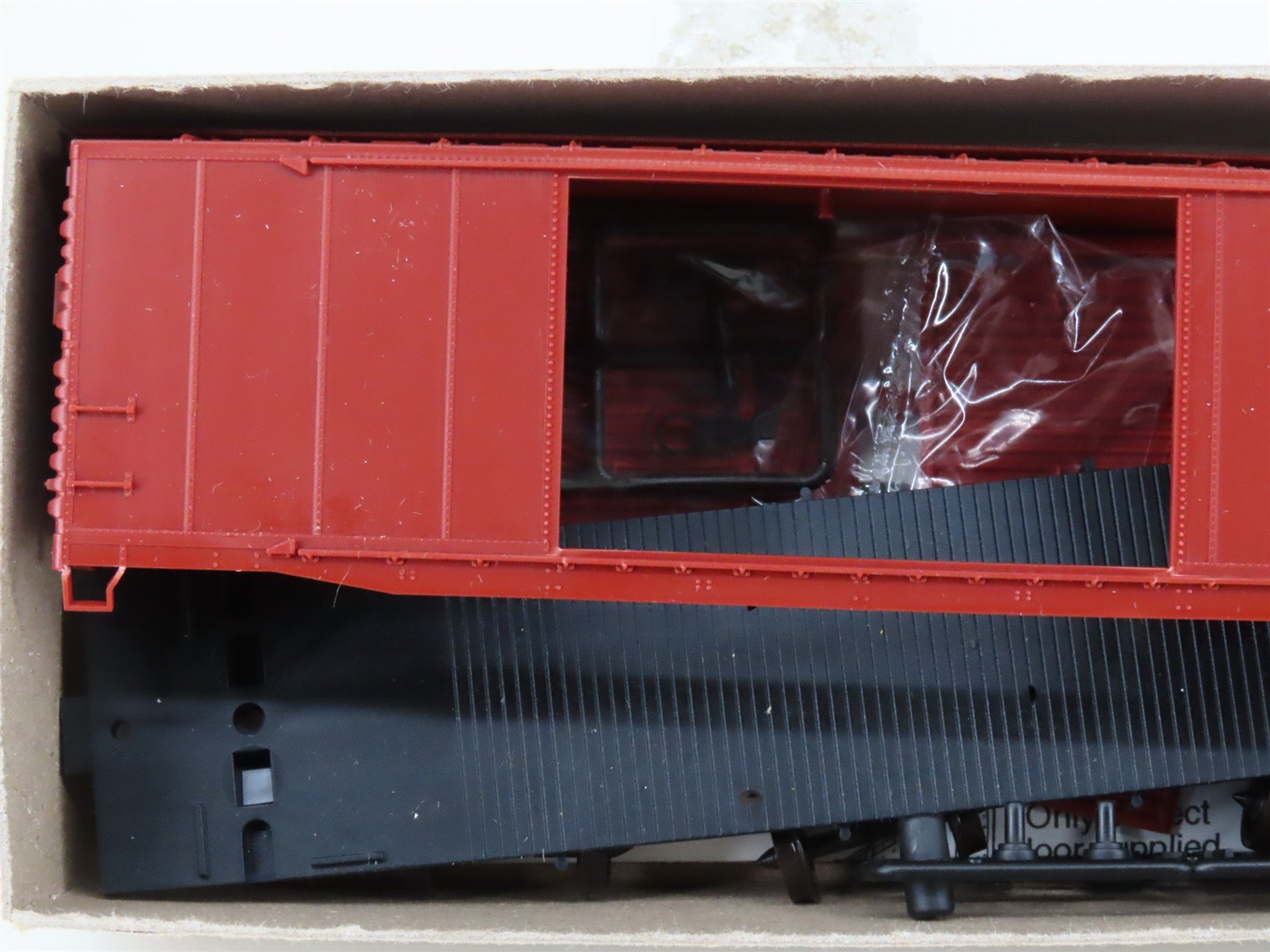 HO Scale Accurail Kit 5200 Undecorated 50' Double Door Box Car