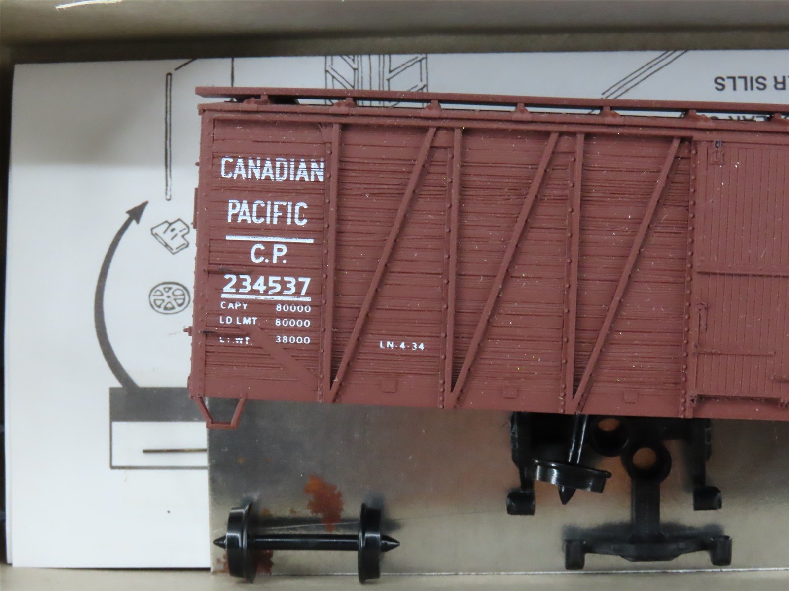HO Scale Accurail Kit 4204 CP Canadian Pacific 40' Single Door Box Car #234537