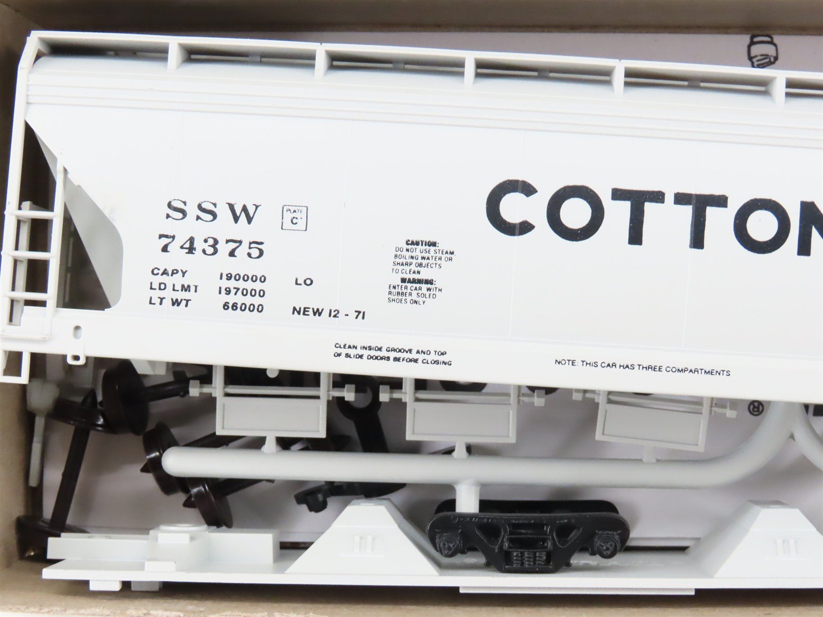 HO Scale Accurail Kit 2021 SSW Cotton Belt 3-Bay Covered Hopper #74375