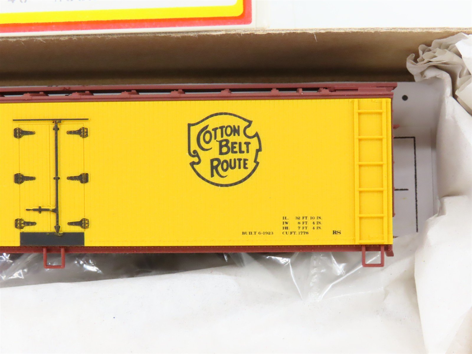 HO Scale Accurail Kit 4828 SSW Cotton Belt Route 40' Wood Reefer #50492